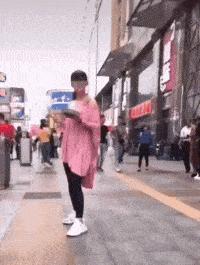 现在女大学生太开放,这么隐私的东西露在外面,男人看了都脸红了