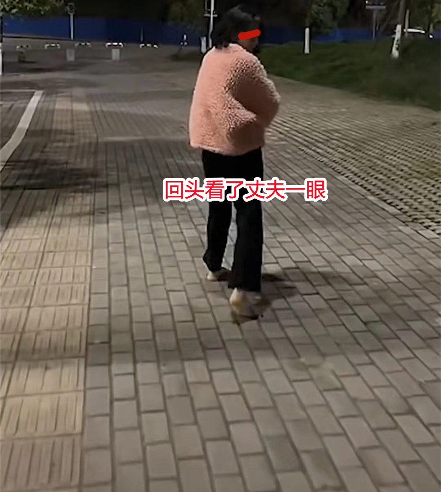 妻子买100元鞋被骂,女子花600元买鞋被老公骂