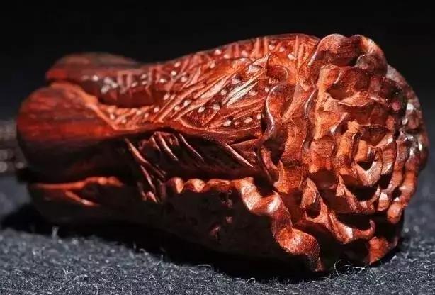 佛手雕件的寓意和象征,翡翠常见的雕件及寓意