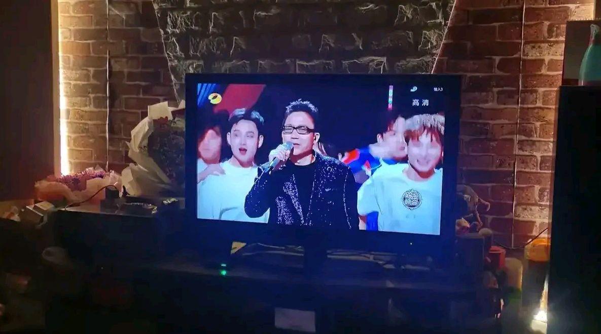 俗不可耐歌词,早安隆回这首歌词表达什么意思