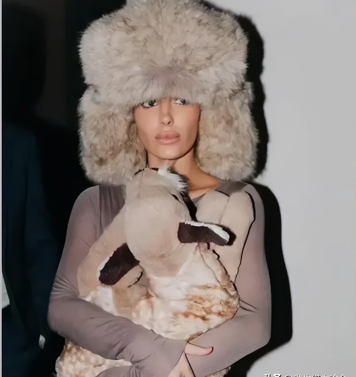 卡戴珊挺着大肚子,卡戴珊胖照