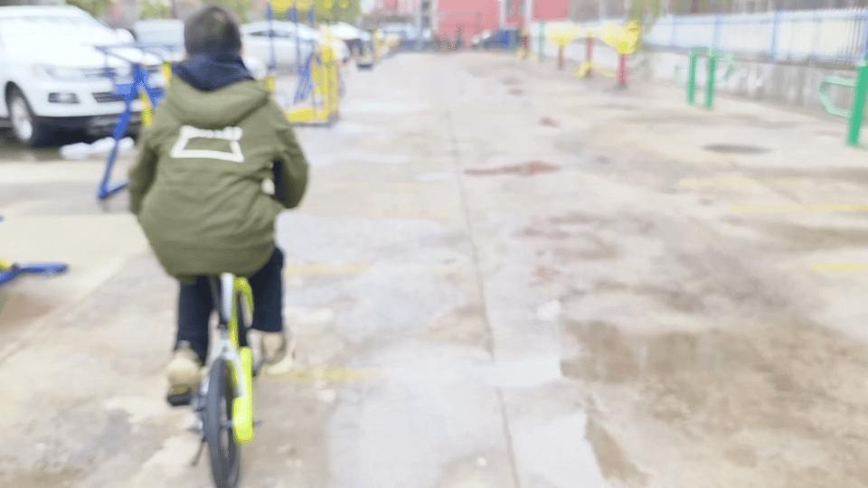 酷骑城市款儿童自行车f3,酷骑f3和迪卡侬儿童自行车哪款好