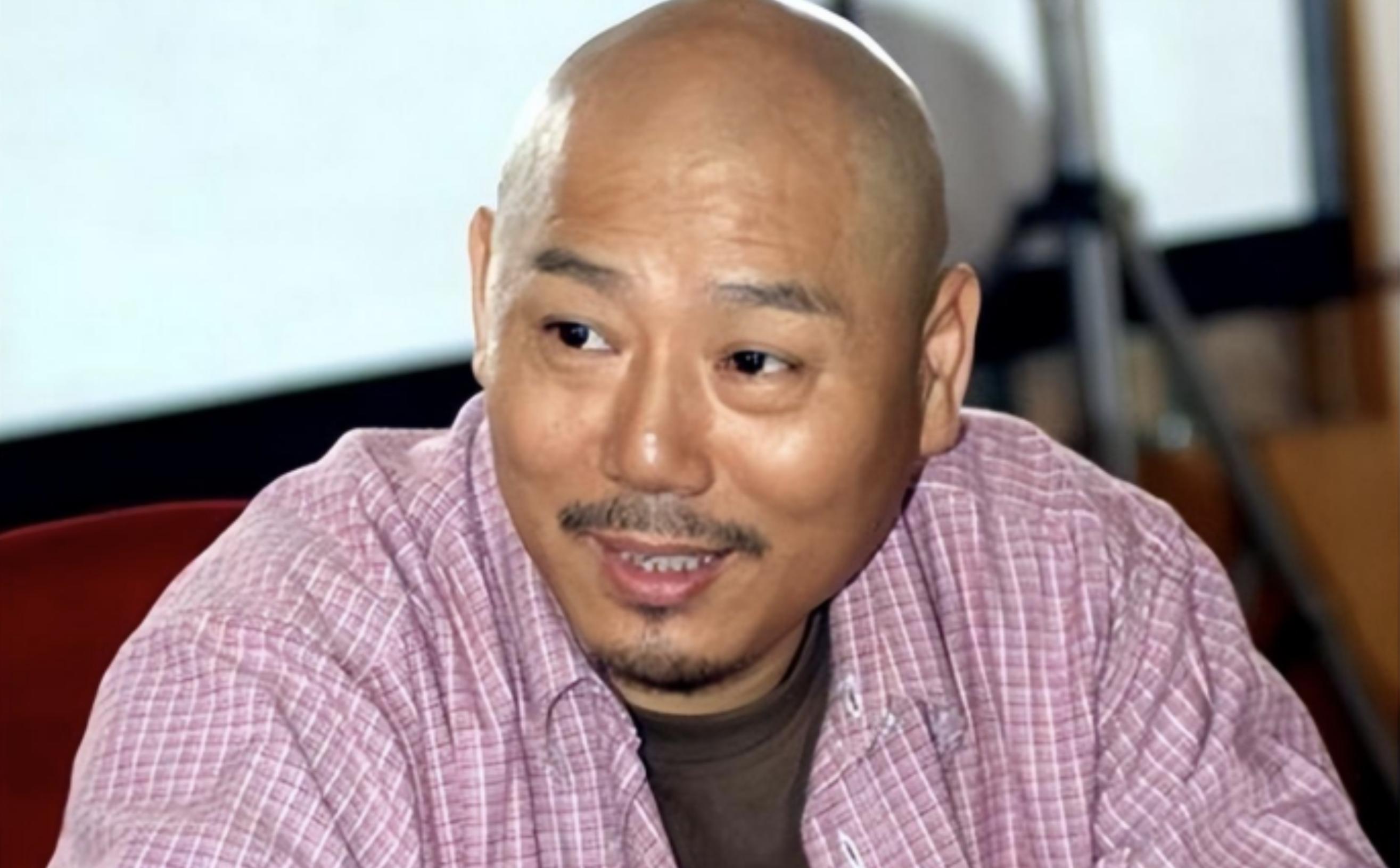 自己住豪宅娶娇妻，却对儿子30年不闻不问，晚年欲买豪车劝子回家