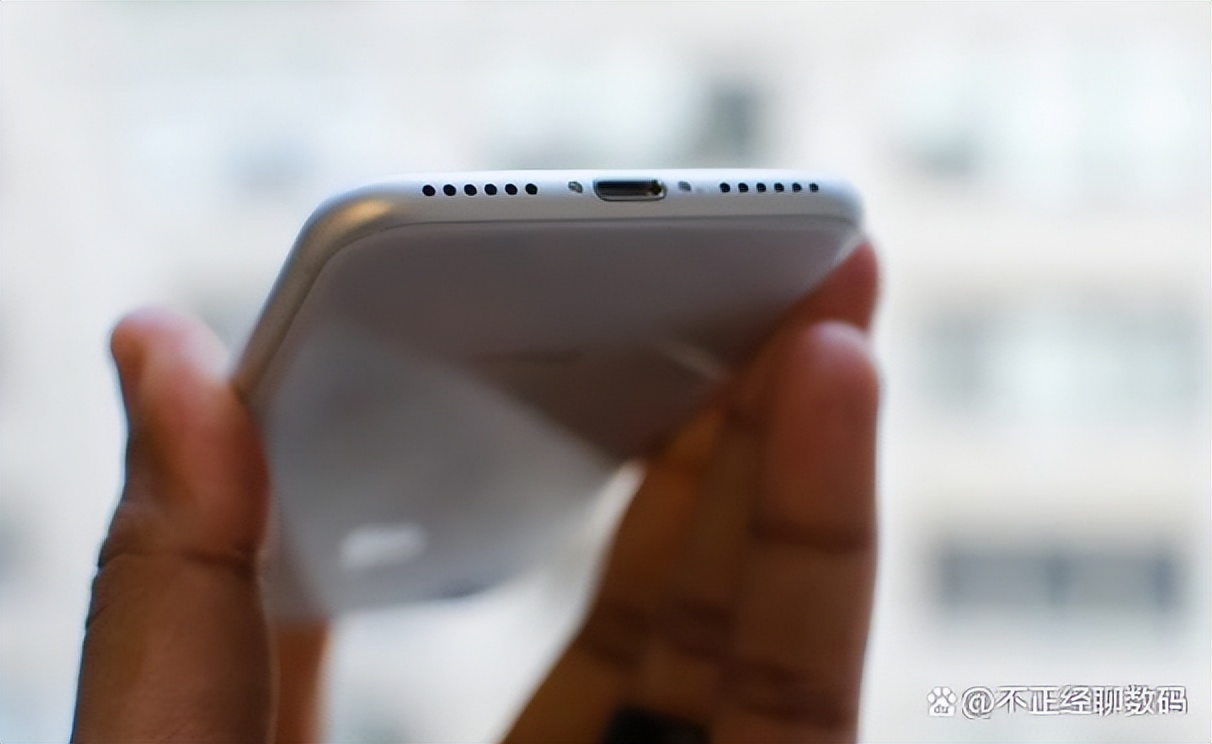 苹果8和三星s8哪个好视频,三星s8和苹果8哪个值得买