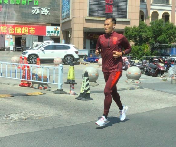 国足第一队长吴曦恐无缘首战,国足1-3不敌越南吴曦全程解读