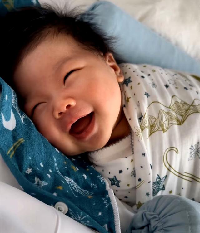 程晓玥直播晒孕肚,程晓玥晒未修妊娠线孕照