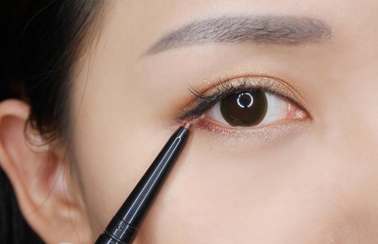 眼线怎样画才好看图解,肿眼泡怎么画眼线好看