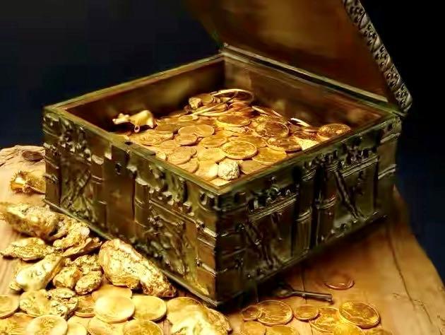 老人埋100万藏宝箱,老人发现山洞大量宝物