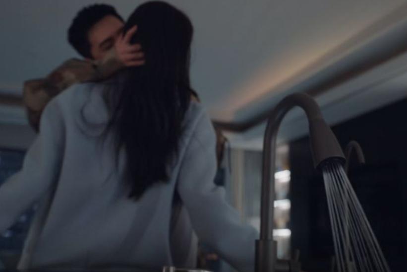 过于油腻，杨洋扑吻女星竟开水龙头，法院小编不忍了：请节约用水