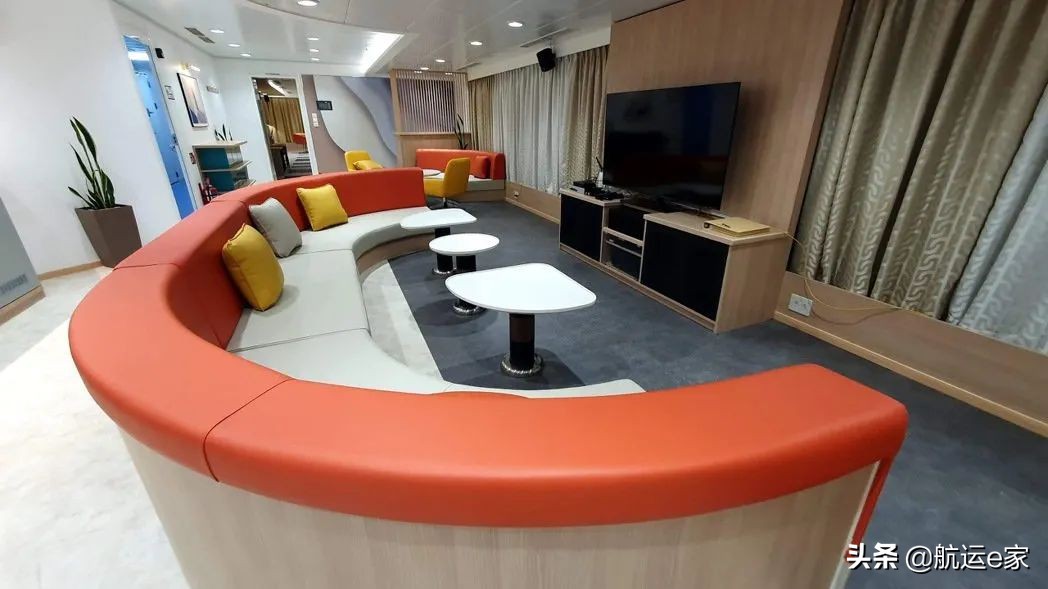 24000teu级超大型集装箱船排水量,2400teu集装箱船有多大