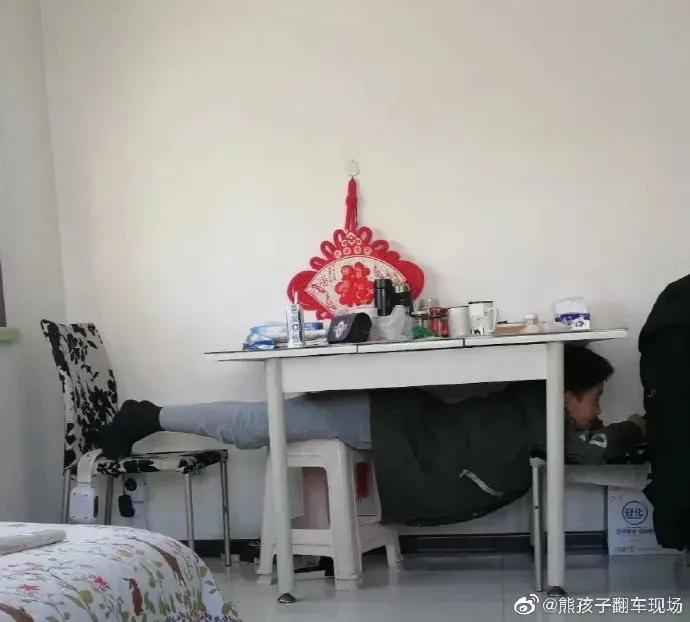 晚上到早上放好多屁很响怎么回事,总是放很响的屁是咋回事
