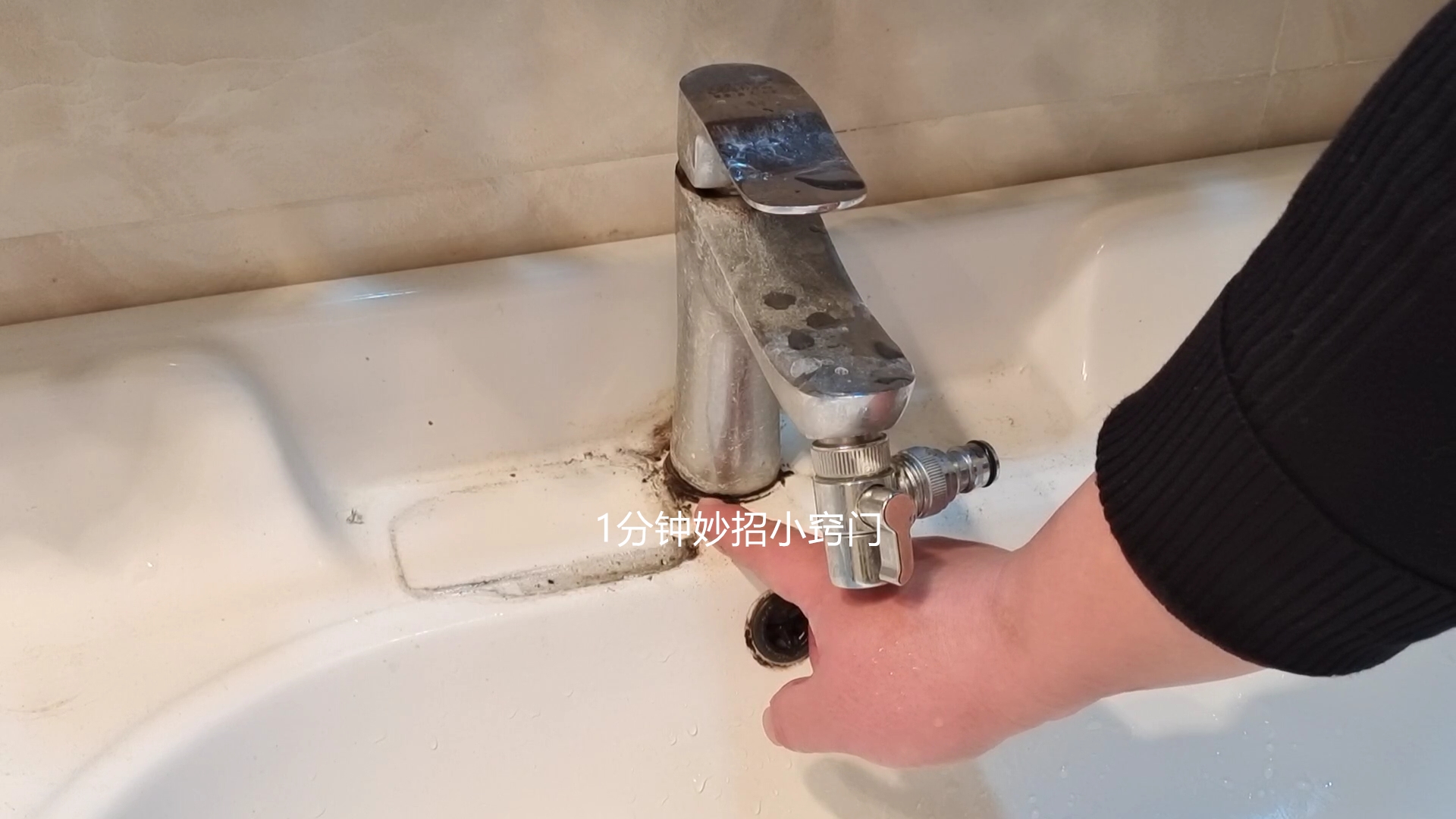 在卫生间里放一把食盐,卫生间里放把食盐一年省下好几百