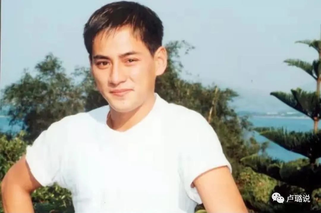 天王隐藏的“大老婆”,把持20亿财产,一生不婚不育,图的是啥?