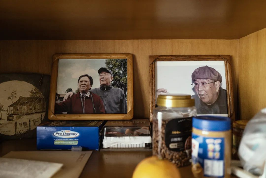 钟叔河我的杯很小，我用我的杯喝水