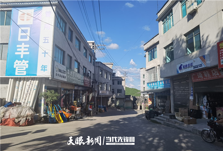 围观“村BA”梯子卖断货？贵州当地人说：没有的事