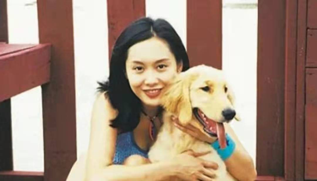 朱茵20年再遇周星驰,朱茵周星驰浪漫时刻