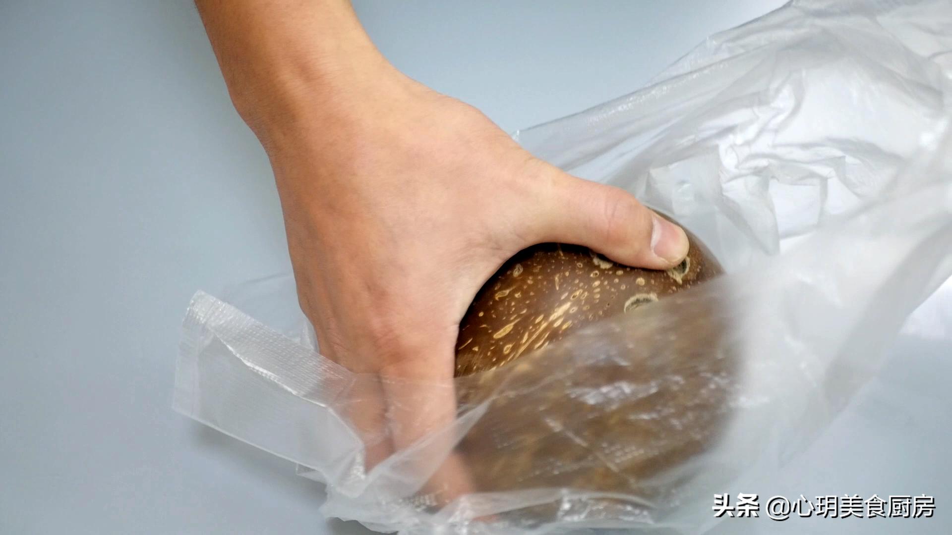 如何打开椰子取椰子肉,用开椰子的工具如何打开椰子