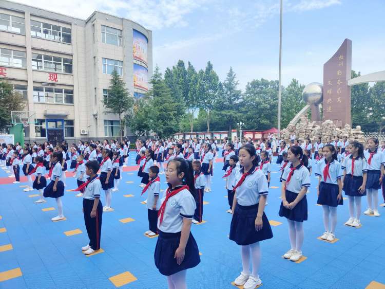 “学习二十大争做好队员”主题队日活动——垣曲县城西小学2023年一年级第一批少先队员入队仪式