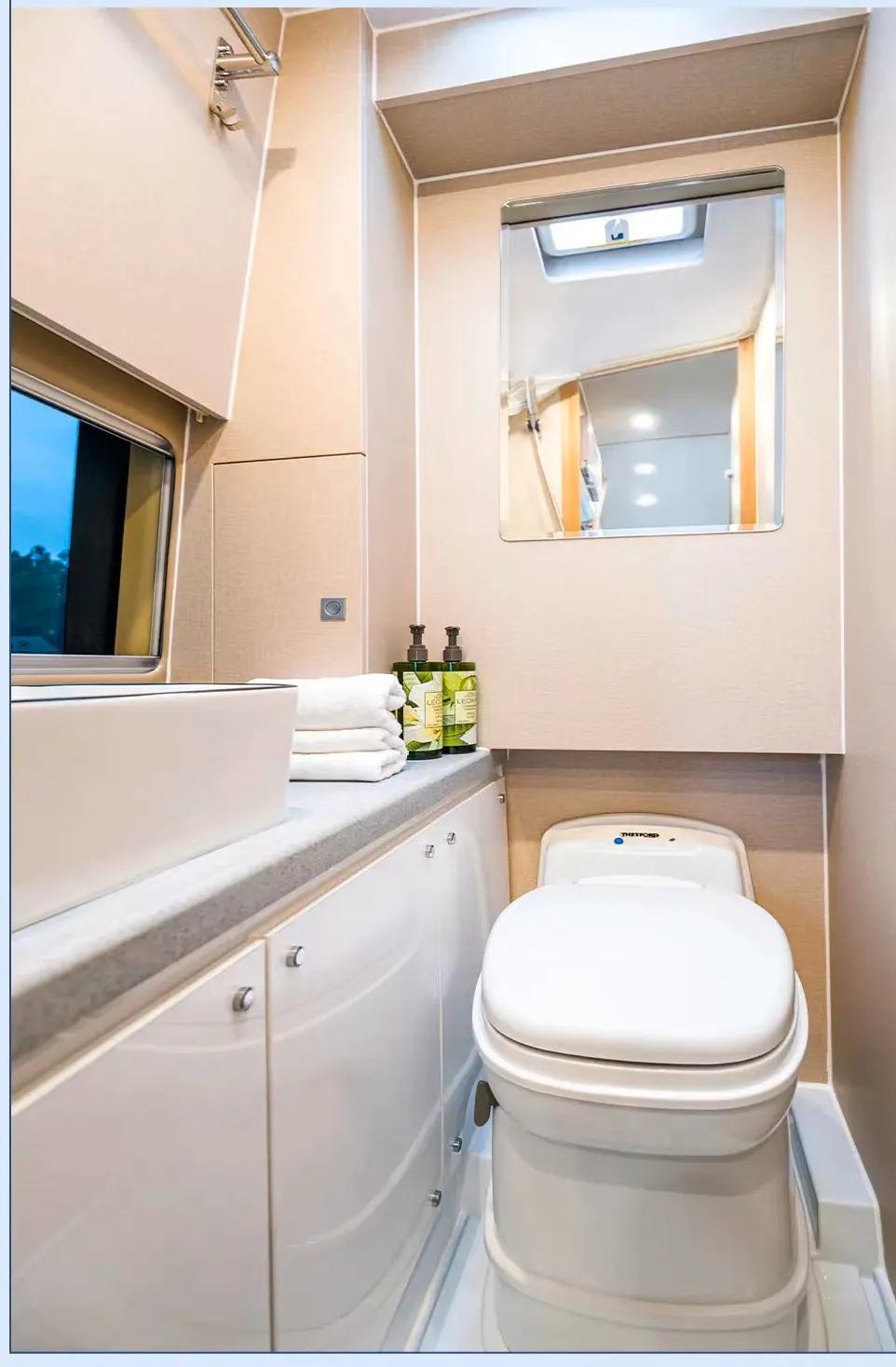 小区被封租房车过夜 (被封租房车过夜上海小伙)