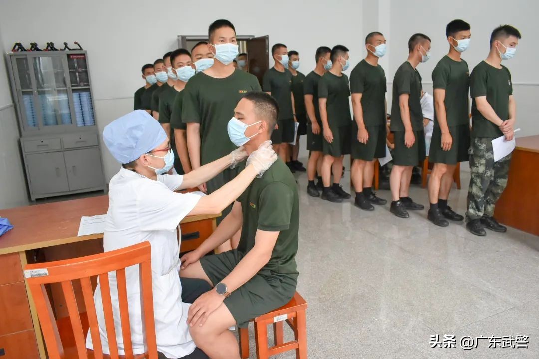 为官兵健康保驾护航,一线医护人员保驾护航