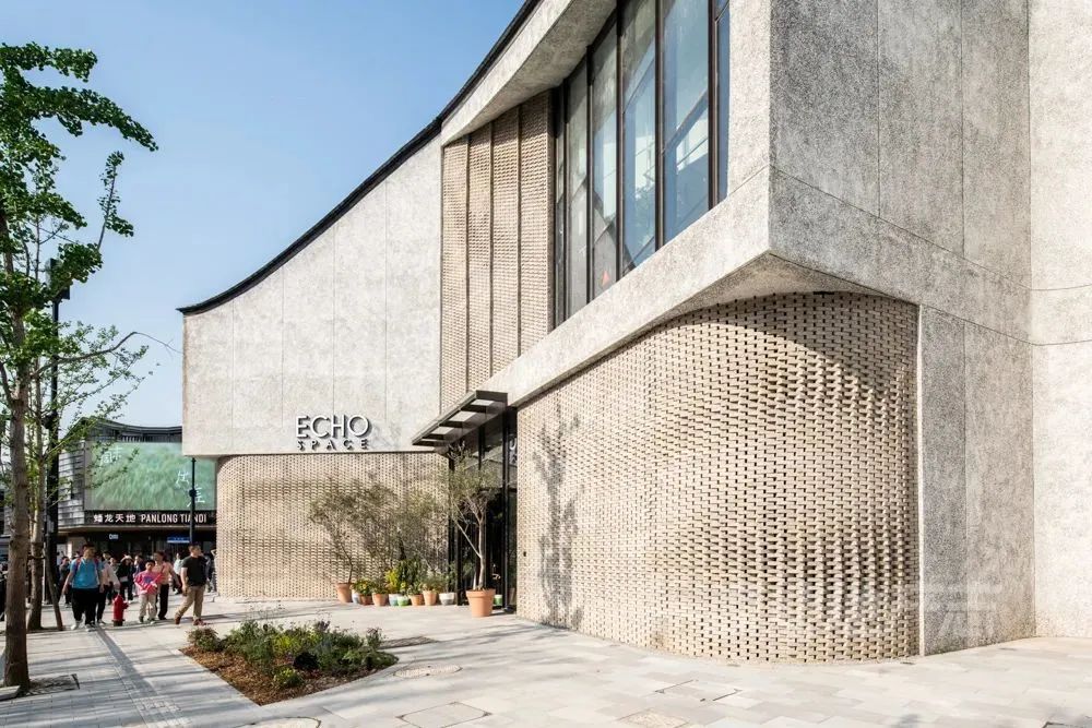 CRR百图斩｜公园里的新天地：上海蟠龙天地