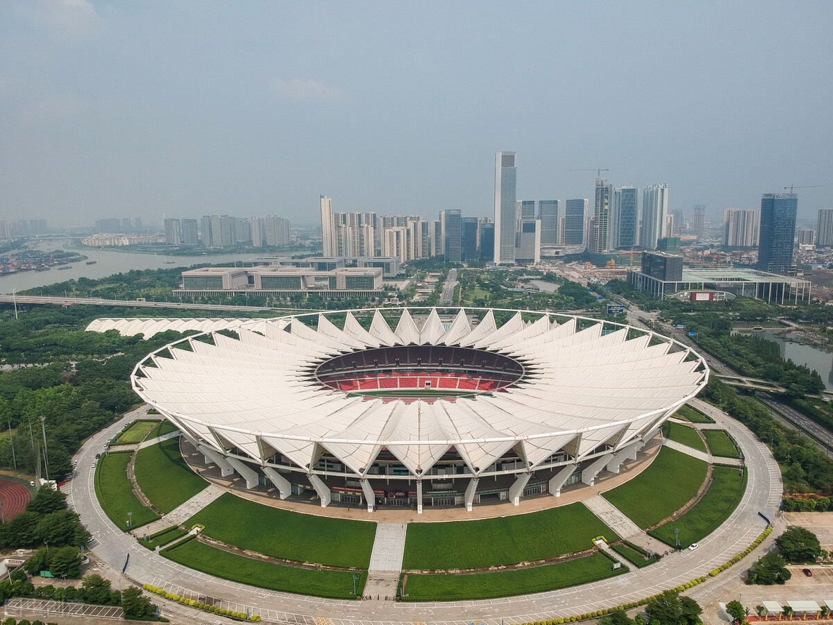 曾经的广州队主场震撼氛围,为什么广州队的主场搬到了越秀山