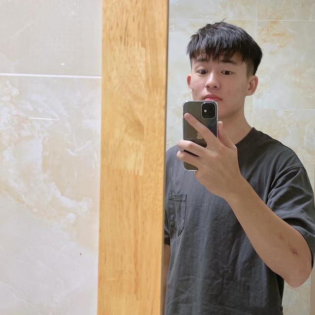 大学生男生发型推荐短发阳光干净,男生头顶头发稀少适合什么短发型