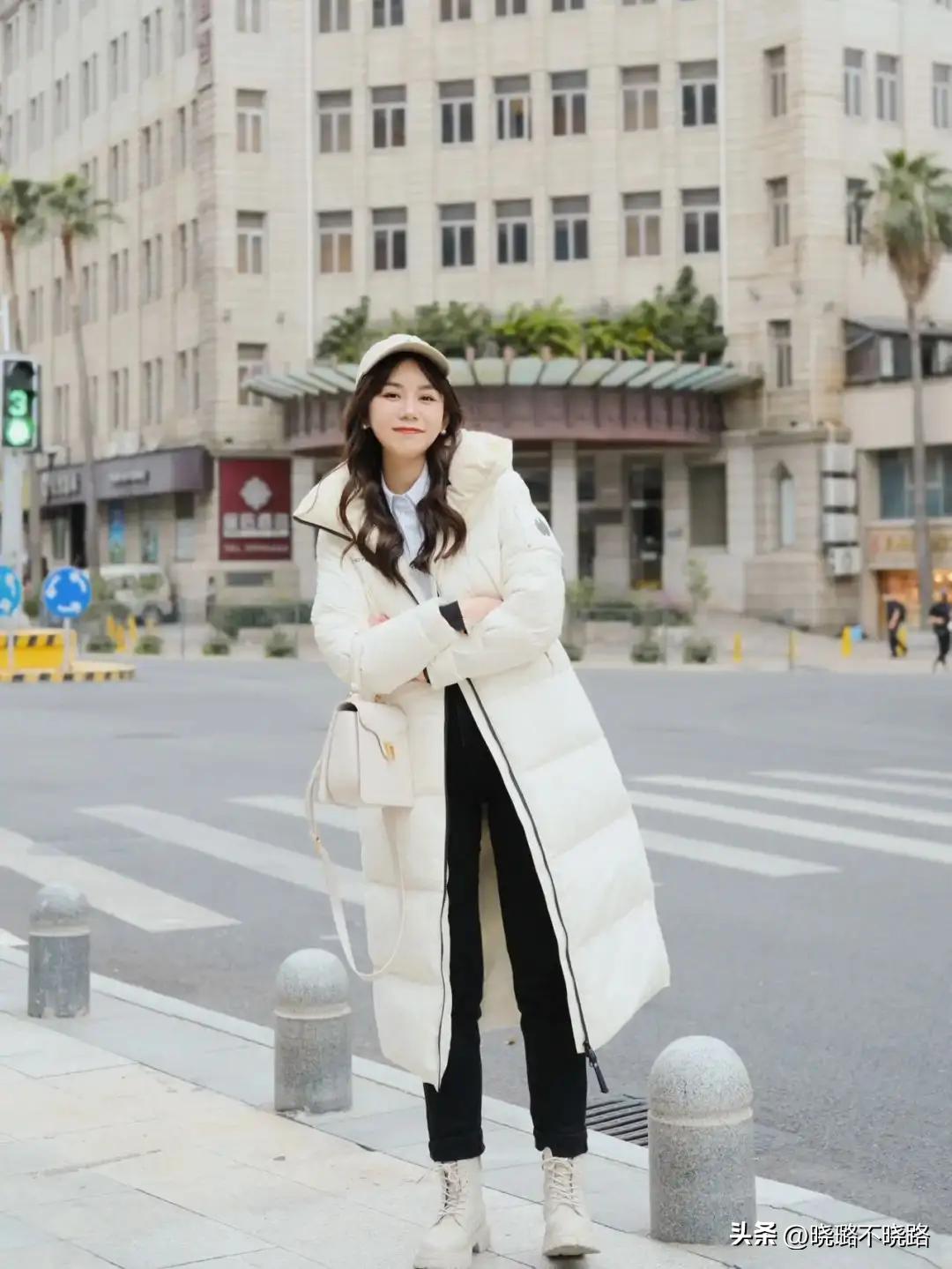 穿中款羽绒服搭配什么裤子,日常穿羽绒服搭配什么裤子好看