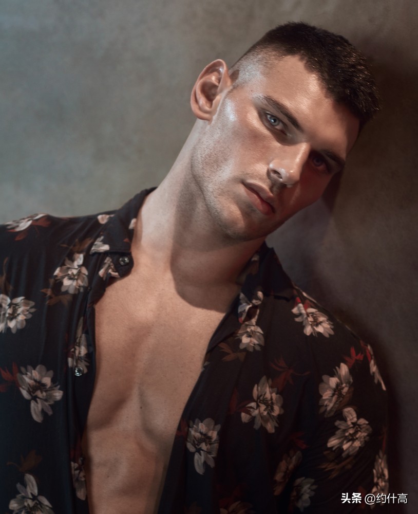 性感“*男美**鱼”被网暴，一个丑女差点让人错过了一波帅哥