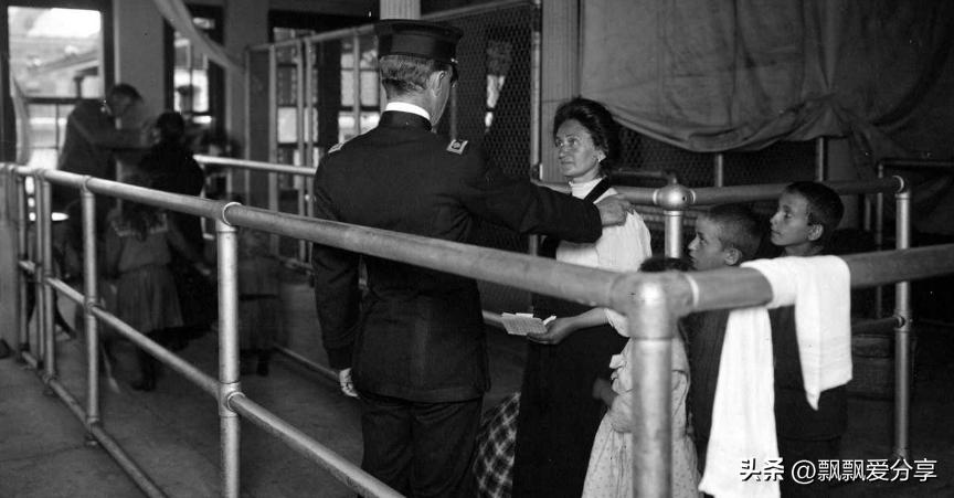 女子穿日军军装拍照被拘留,女子穿侵华日军服装摆拍新闻视频