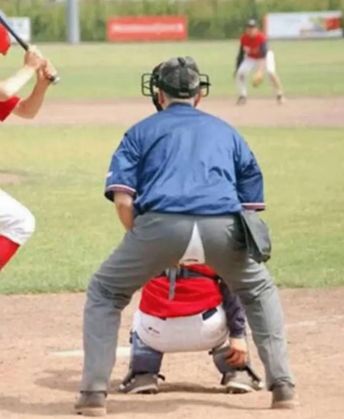 赛场上搞笑的瞬间救人,职业赛场上的十大爆笑场面