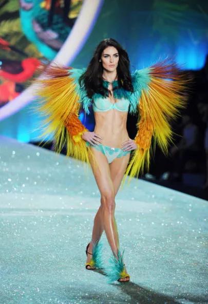 2018维密秀奇葩造型,维密走秀扑棱蛾子