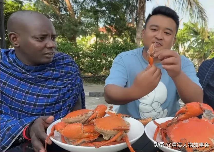 95后山东小伙勇闯非洲4年，请马赛人当保镖，发现非洲海鲜很便宜