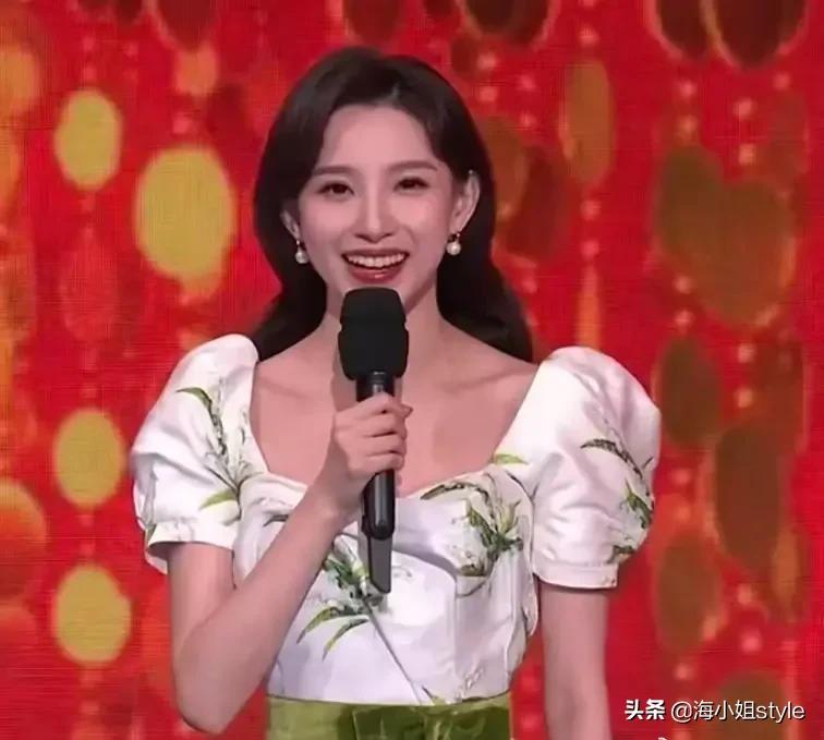 主持央视春晚的六大美女，李思思颜值担当，新人马凡舒抢镜