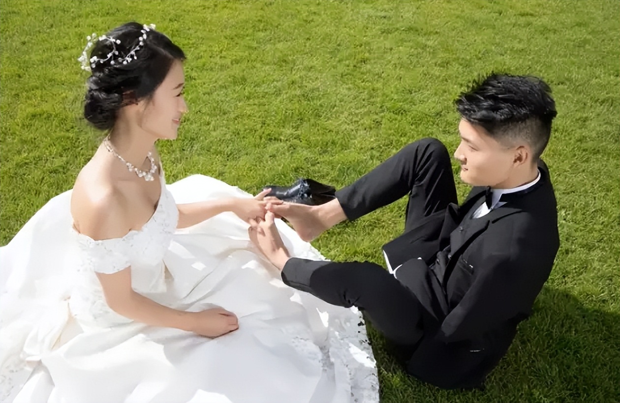 无臂高考状元杨孟衡大型纪录片,杨孟衡用脚写字