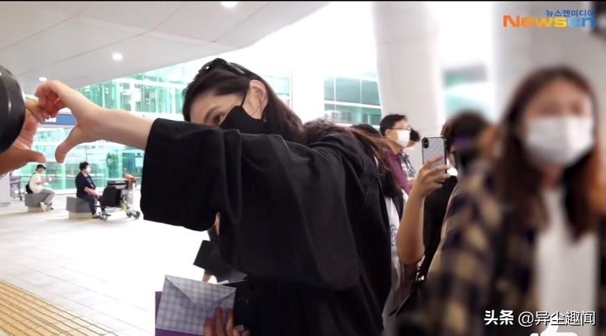 韩素希智秀同框,韩素希绝美瞬间穿搭