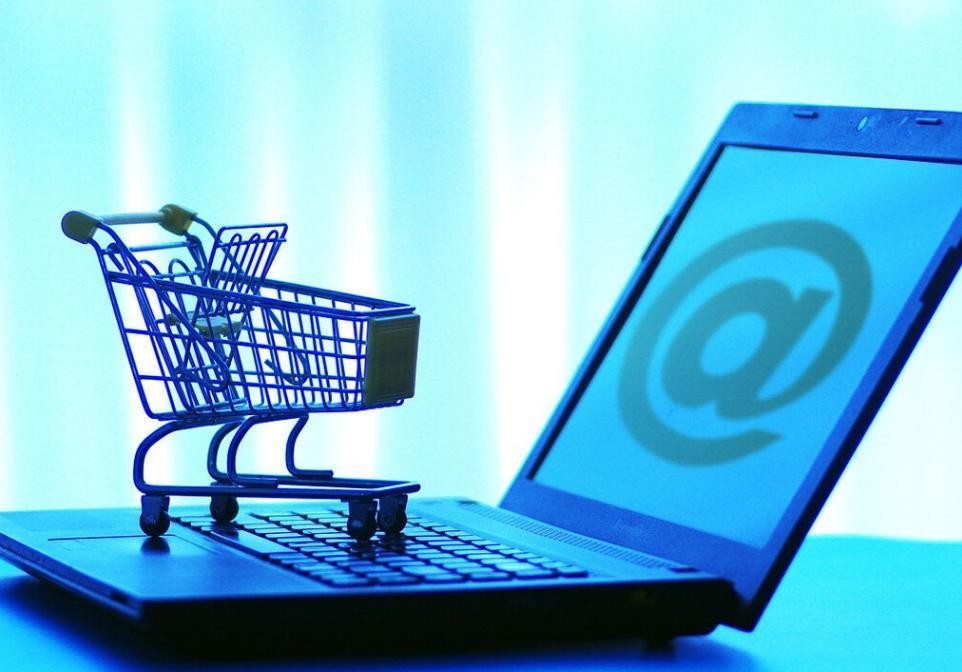 *人用成品**年销售量达千亿，女性是购买主力军