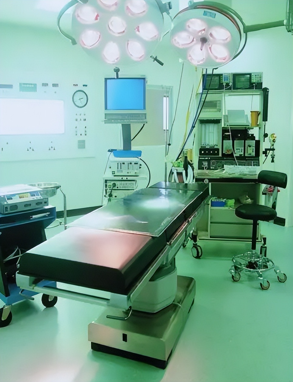 医生给女子做人流手术,女子做流产手术被医生吓到