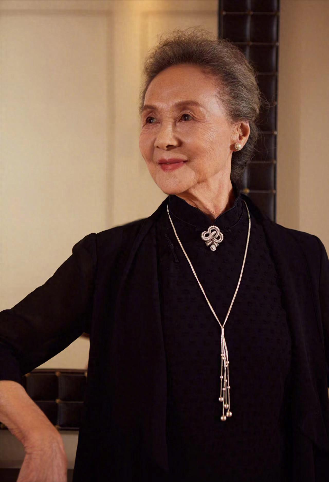 女人再傻也要化淡妆出门教你三招,40女人如何化淡妆又自然