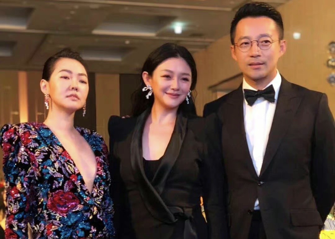 小S受大S牵连，黑历史被深扒，曾当众舔日本女星的脚