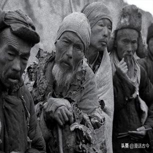 日军侵华兽行,日军当着国军的面杀俘虏