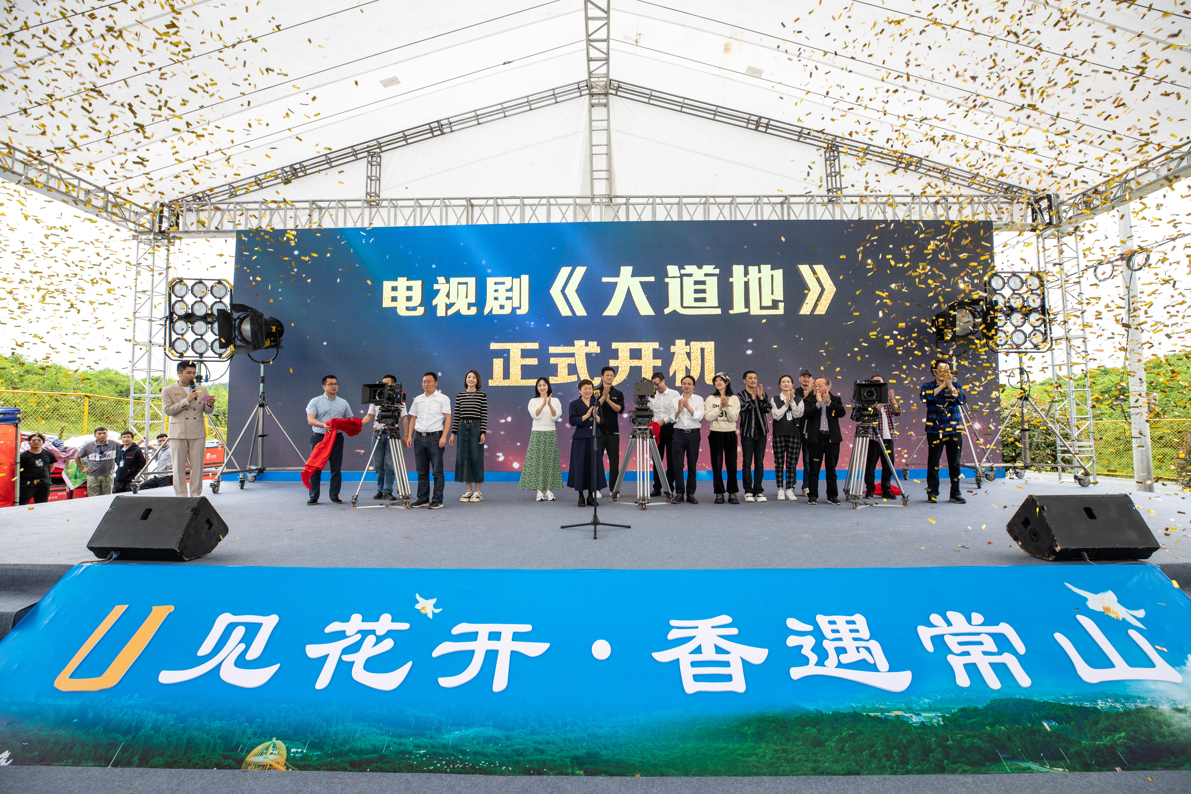 反映中国农村向城市变迁的纪录片,中国农村改革40年纪录片