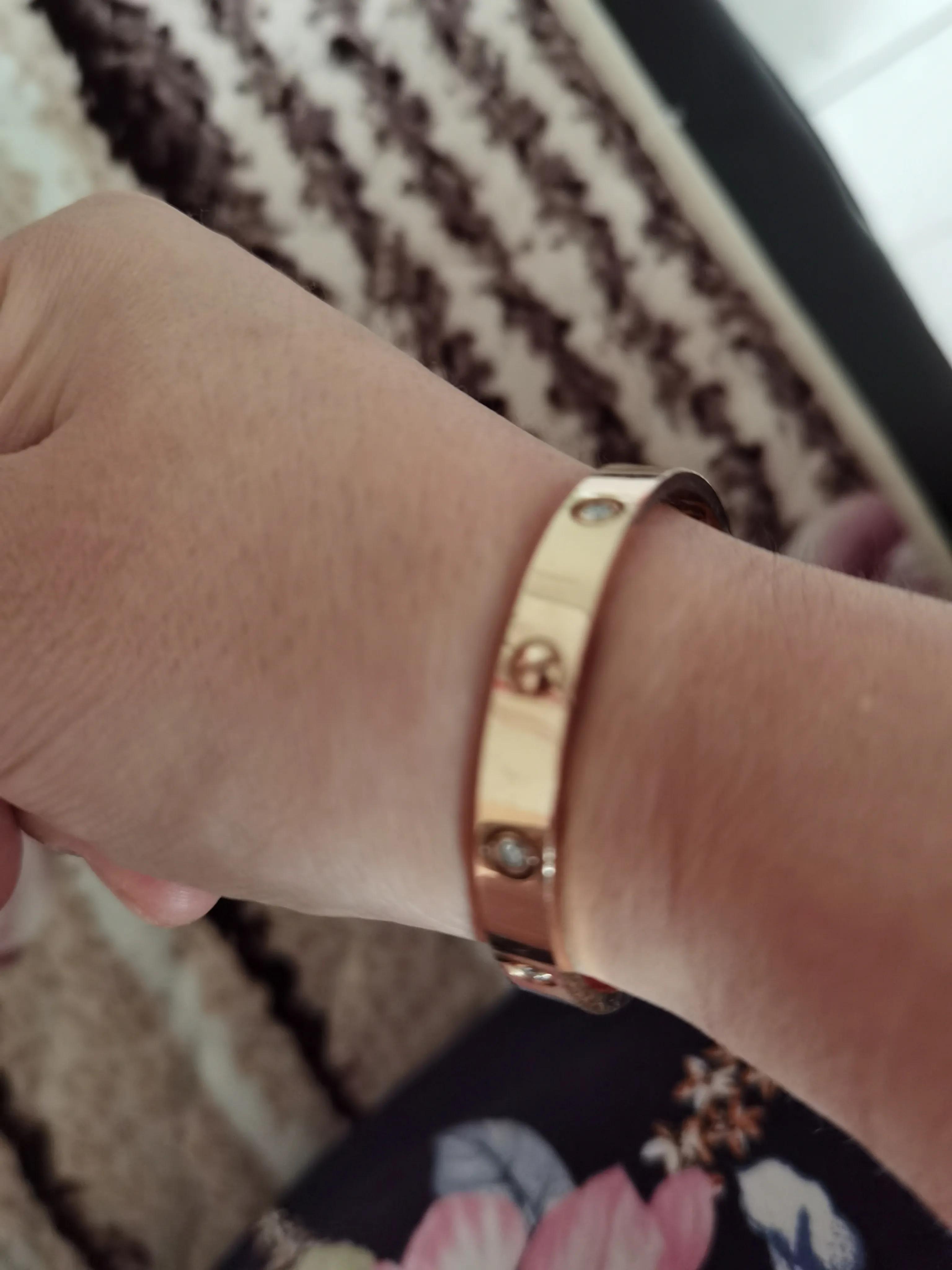 玉镯子哪个牌子好,什么样的玉镯子是好的