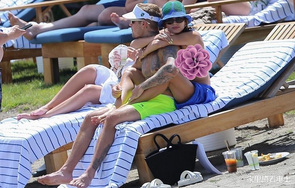 面瘫后的比伯终于笑了！熊抱亚瑟小子撒娇，与老婆海莉度假秀恩爱