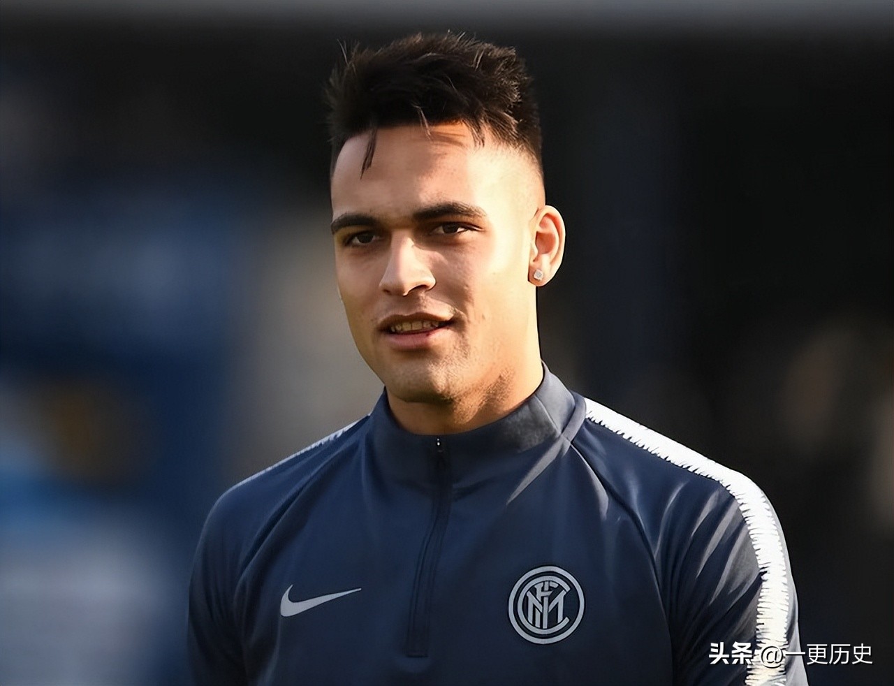 劳塔罗马丁内斯不满被换下,劳塔罗马丁内斯小个子中锋