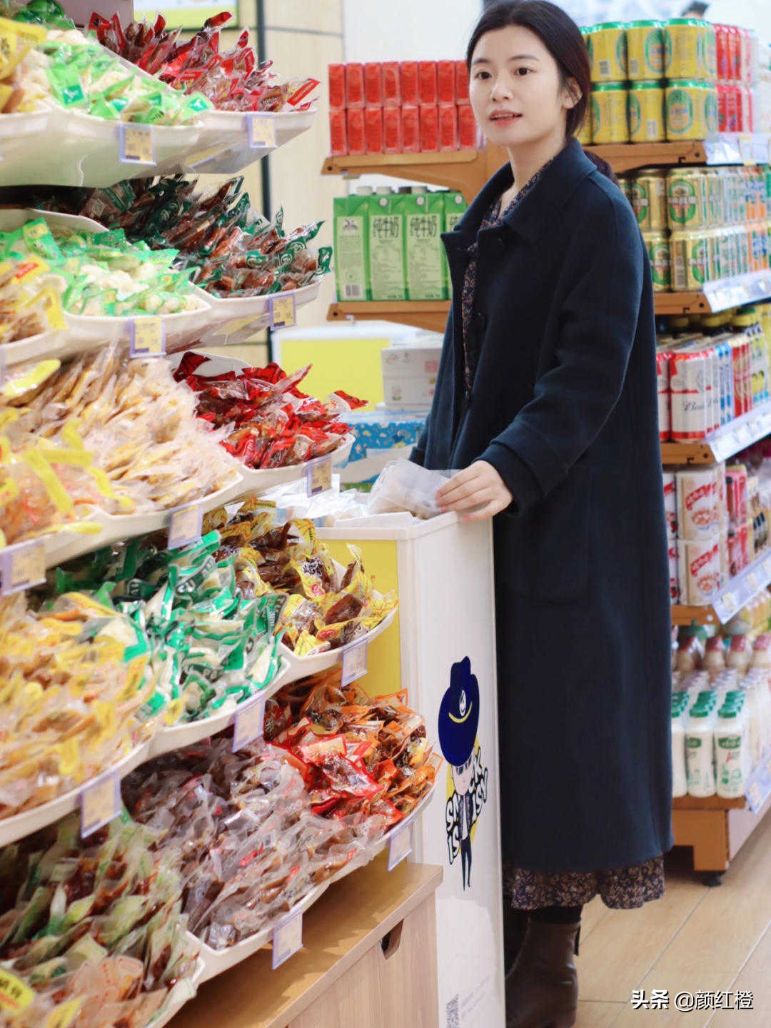 碎花裙开叉款大衣怎么搭配,大衣碎花裙搭配优雅大方有韵味