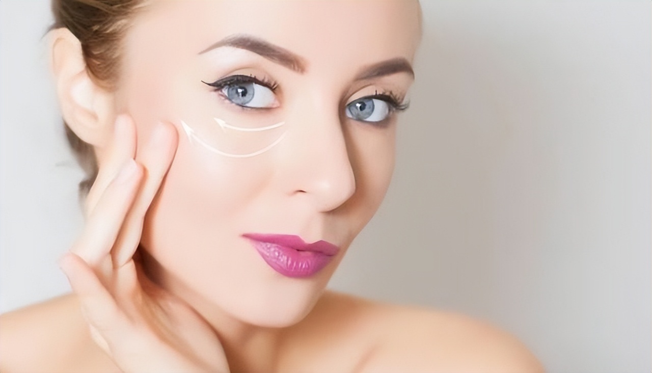 黛昂丝防止眼睛衰老，从眼周护理开始！