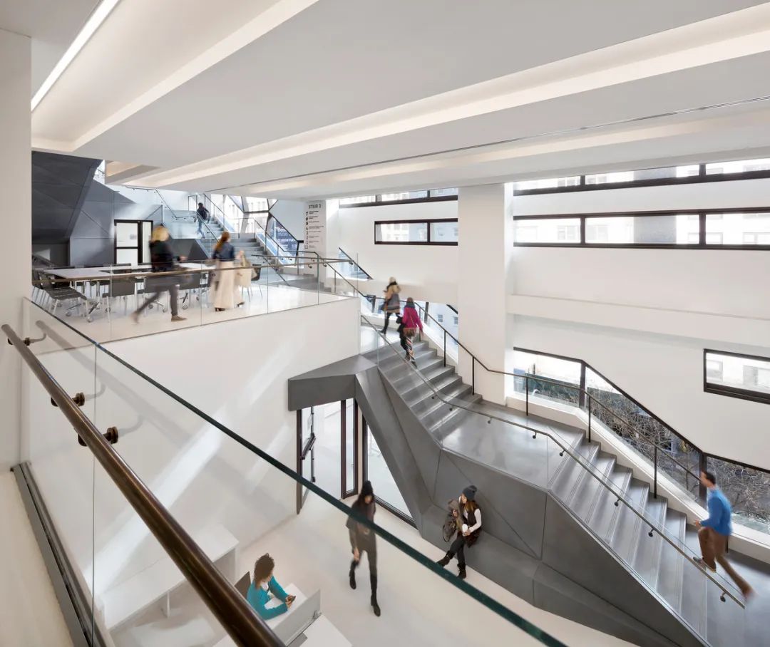 建筑内的校园，新学院大学中心/SOM