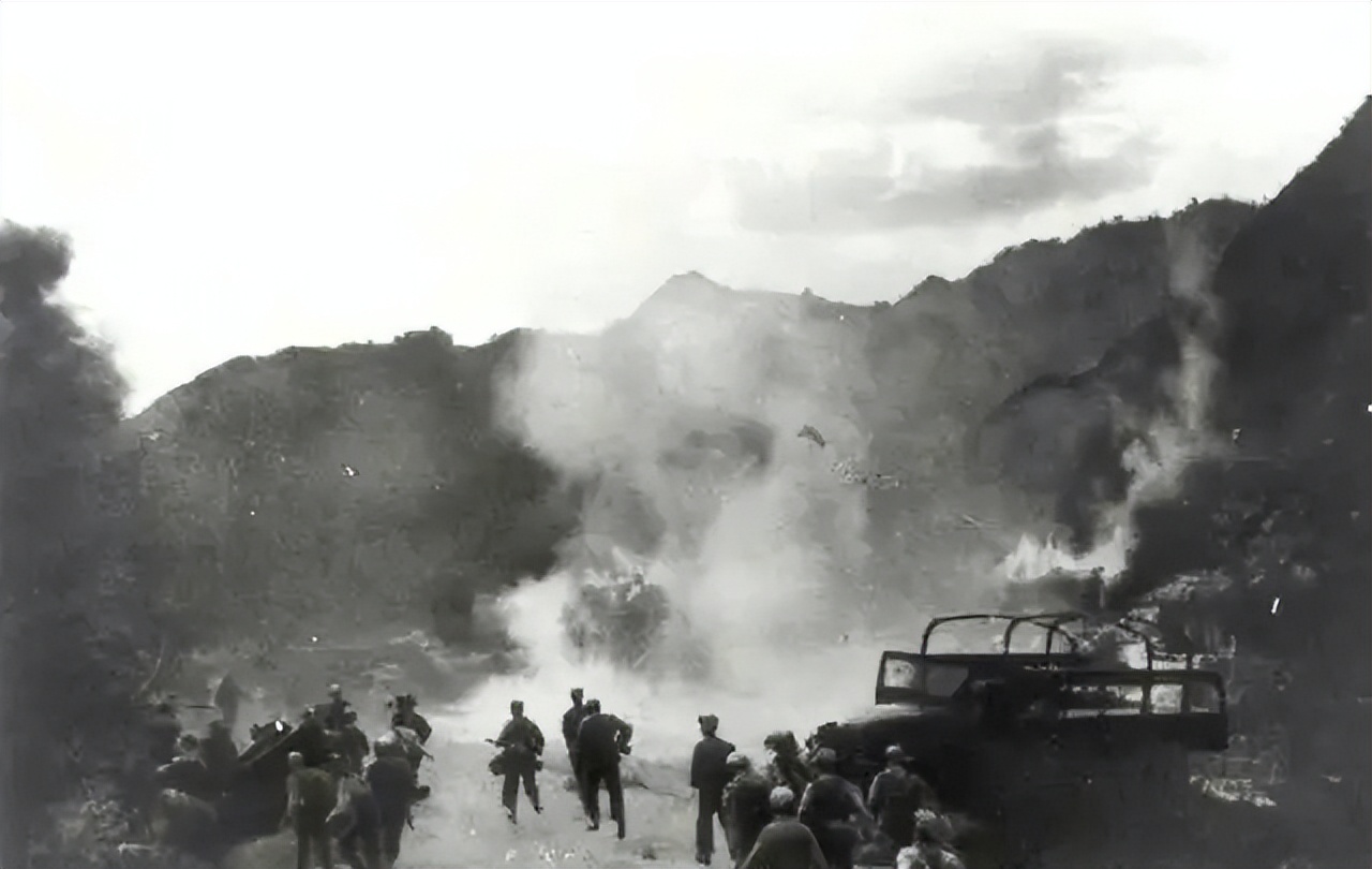 雪山上找不到路了怎么办？志愿军连长摸到一物后大喜：我有办法了