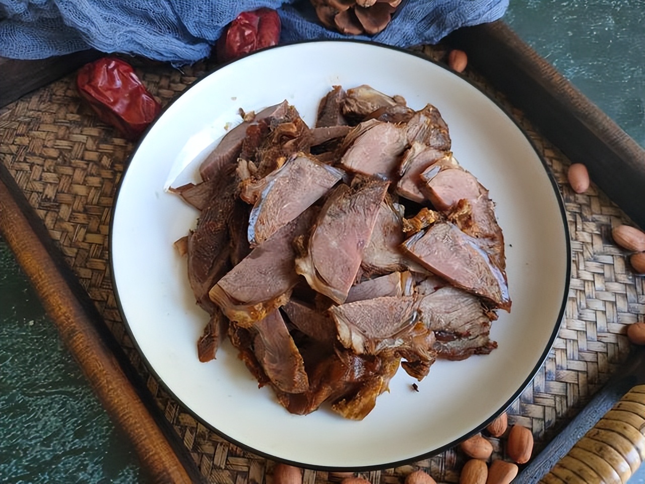 卤肉熟食哪里最正宗,卤肉店卤肉的做法及配料